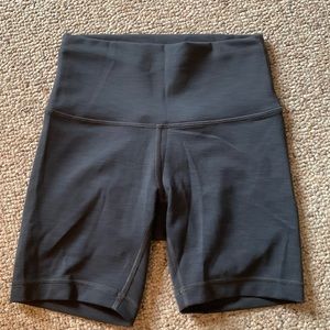 Lululemon 6in short in dark grey size 4